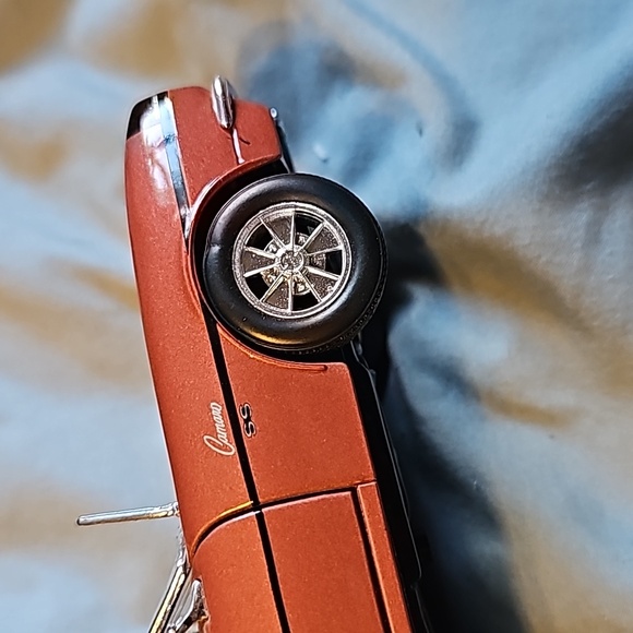 Maisto 1968 Chevrolet Camaro - Picture 8 of 10